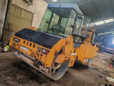 徐工XD142雙鋼輪壓路機(jī)