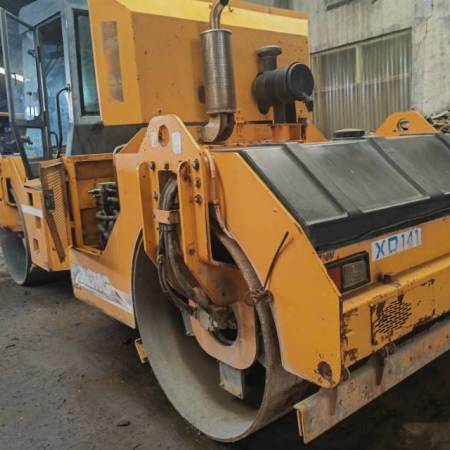 徐工XD142双钢轮压路机