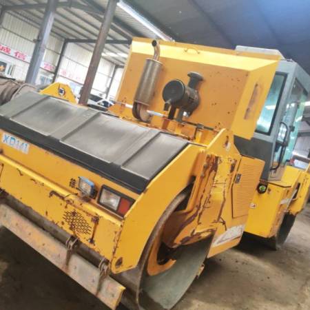 徐工XD142双钢轮压路机