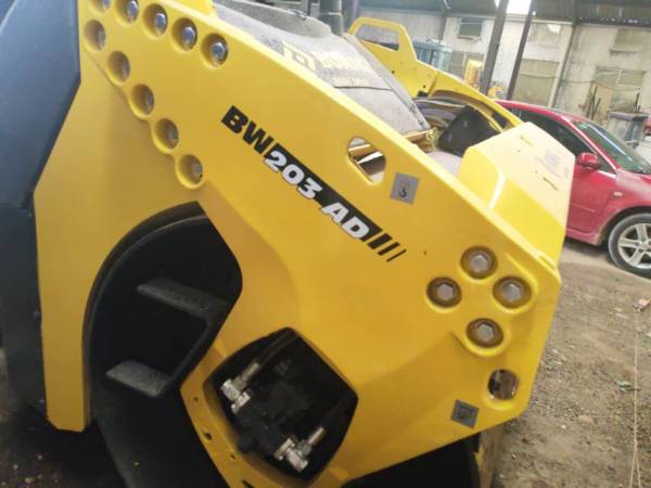 寶馬格BW203AD-4 雙鋼輪壓路機