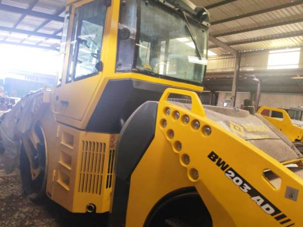 寶馬格BW203AD-4 雙鋼輪壓路機