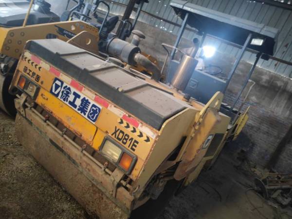 徐工XD81E雙鋼輪壓路機(jī)