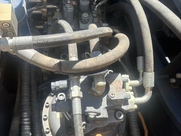 徐工XE550DK履帶式挖掘機(jī)