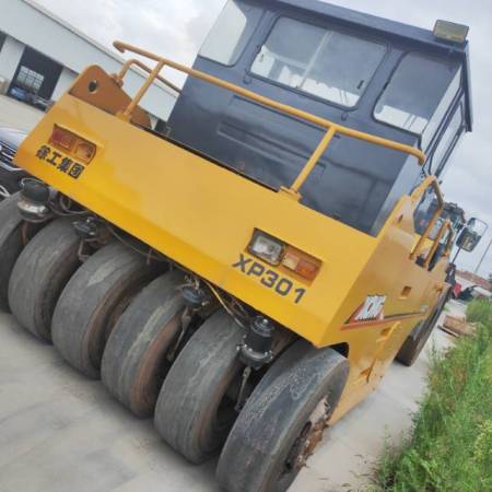 徐工XP261轮胎压路机(26吨胶轮)