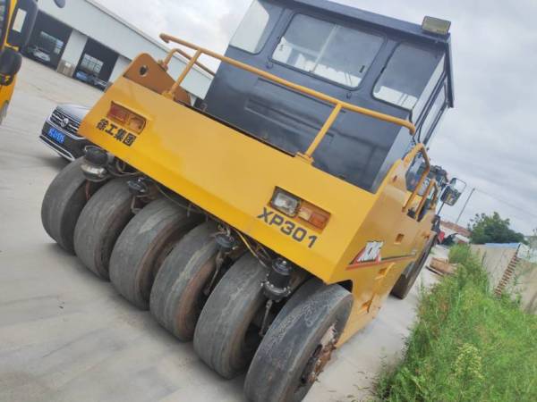 徐工XP261輪胎壓路機(jī)(26噸膠輪)