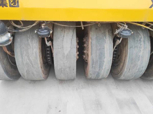 徐工XP261輪胎壓路機(jī)(26噸膠輪)