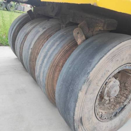 徐工XP261轮胎压路机(26吨胶轮)