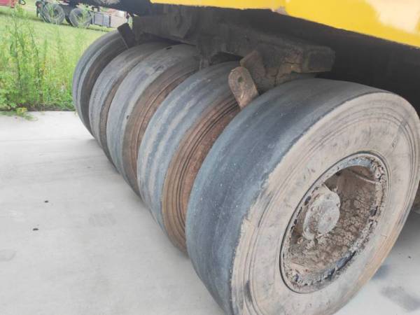 徐工XP261輪胎壓路機(jī)(26噸膠輪)