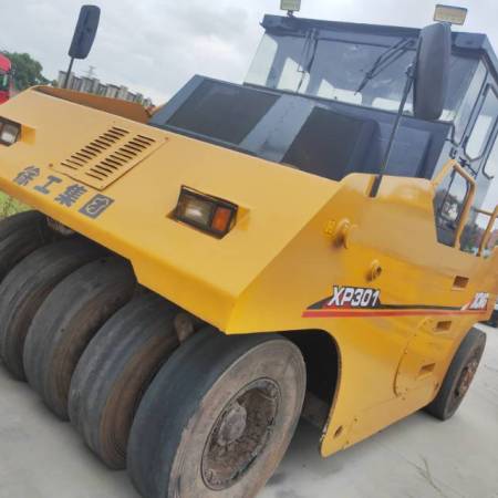 徐工XP261轮胎压路机(26吨胶轮)