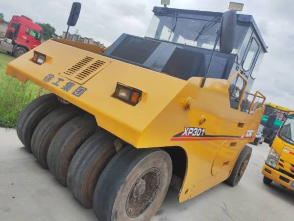 徐工XP261輪胎壓路機(jī)(26噸膠輪)