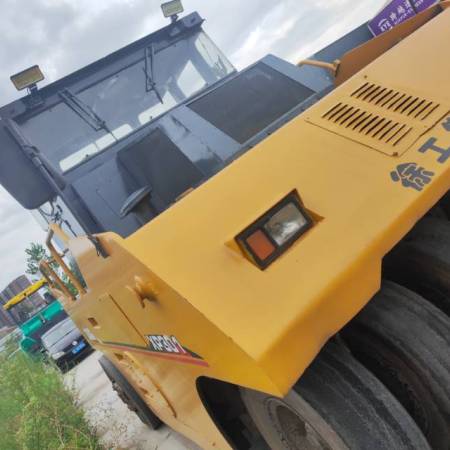 徐工XP261轮胎压路机(26吨胶轮)