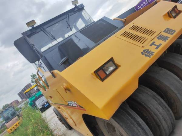 徐工XP261輪胎壓路機(jī)(26噸膠輪)