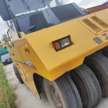 徐工XP261轮胎压路机(26吨胶轮)