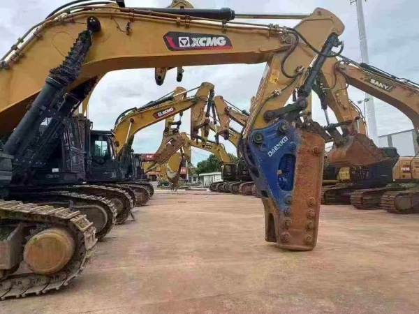 徐工XE650GK履帶式挖掘機