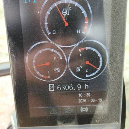 徐工XE215DA履带式挖掘机