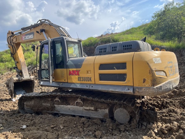徐工XE380DK履帶式挖掘機(jī)