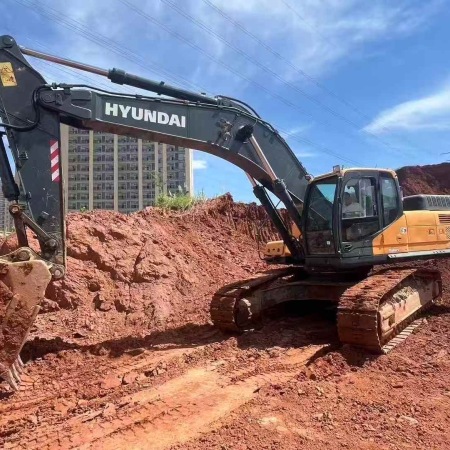 现代R375LC-7履带式挖掘机