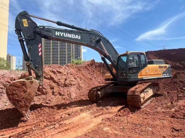 現(xiàn)代R375LC-7履帶式挖掘機(jī)