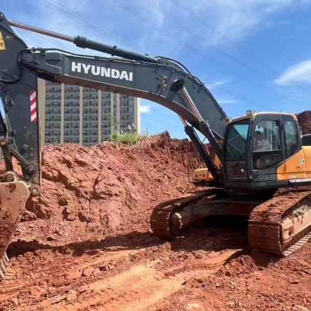 现代R375LC-7履带式挖掘机