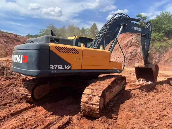 現(xiàn)代R375LC-7履帶式挖掘機(jī)