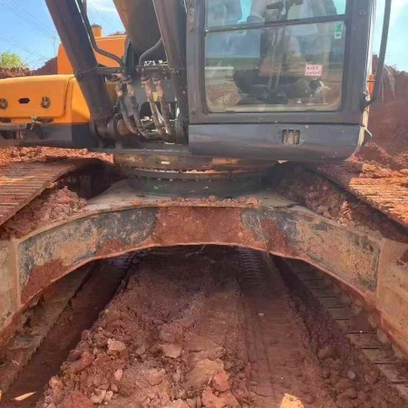 现代R375LC-7履带式挖掘机