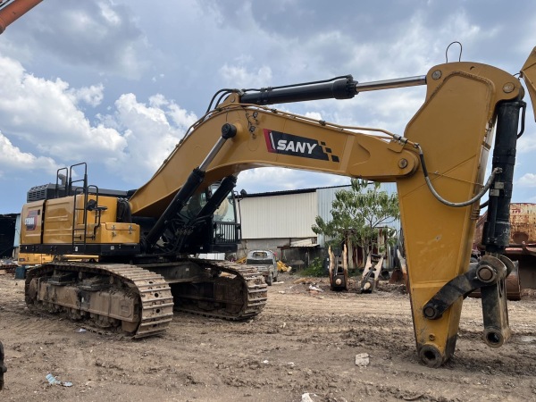 三一重工SY950H履帶式挖掘機(jī)