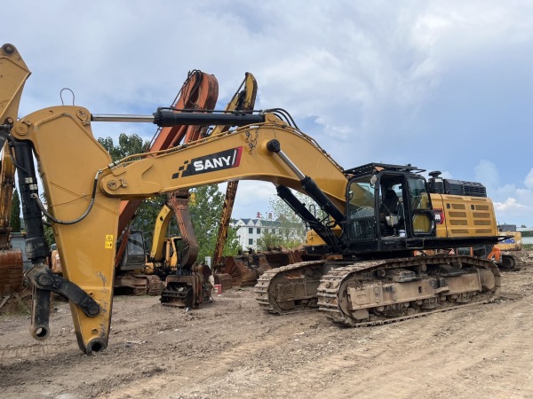 三一重工SY950H履帶式挖掘機(jī)