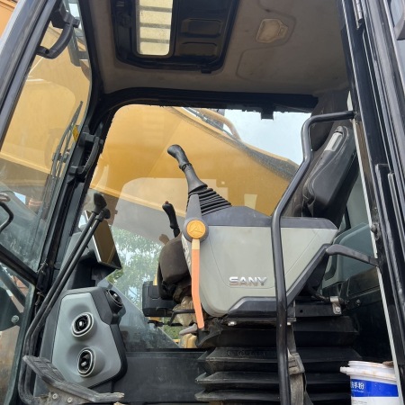 三一重工SY950H履带式挖掘机