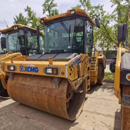 徐工XS133单钢轮压路机