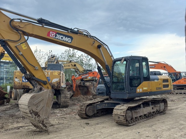 徐工XE200DA履帶式挖掘機(jī)