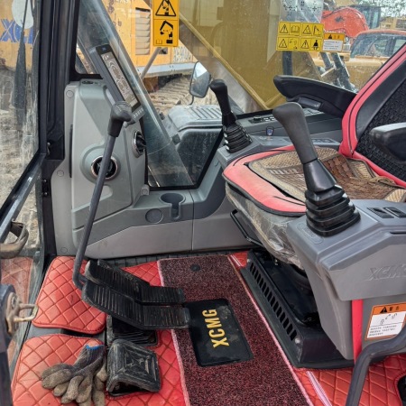 徐工XE200DA履带式挖掘机