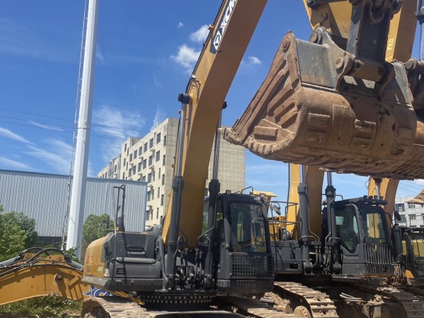 徐工XE380DK履帶式挖掘機