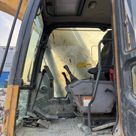 徐工XE215D履带式挖掘机