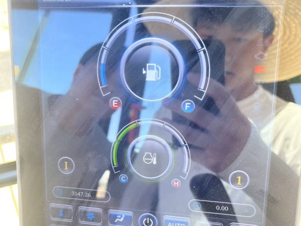 三一重工SY375H履帶式挖掘機(jī)