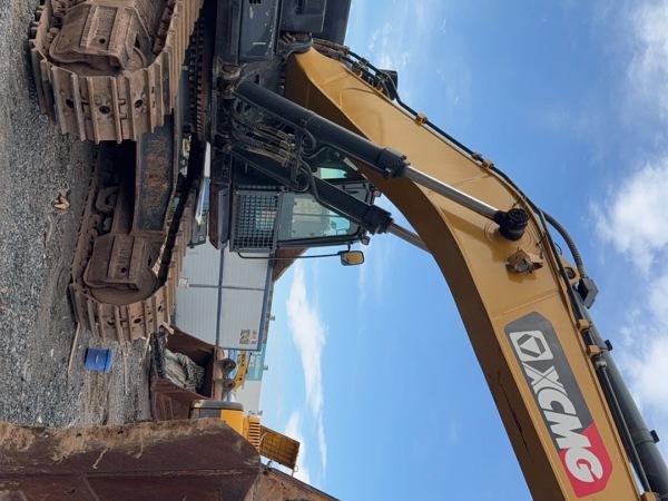 徐工XE490DK履帶式挖掘機(jī)