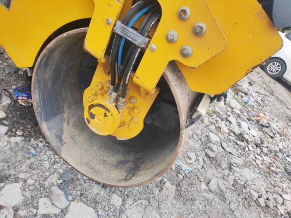 徐工XMR403VT雙鋼輪壓路機(jī)