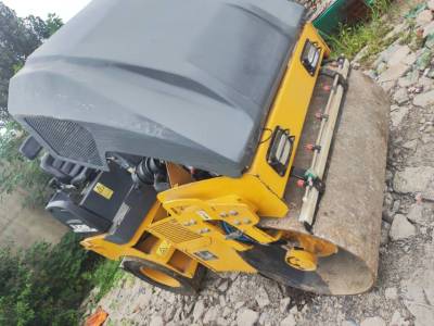 徐工XMR403VT雙鋼輪壓路機(jī)