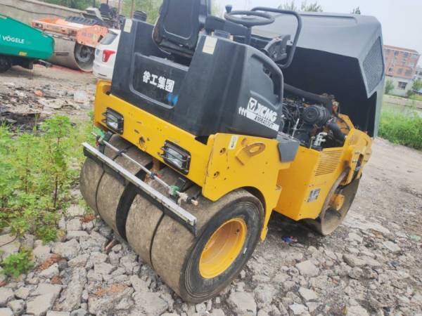 徐工XMR403VT雙鋼輪壓路機(jī)