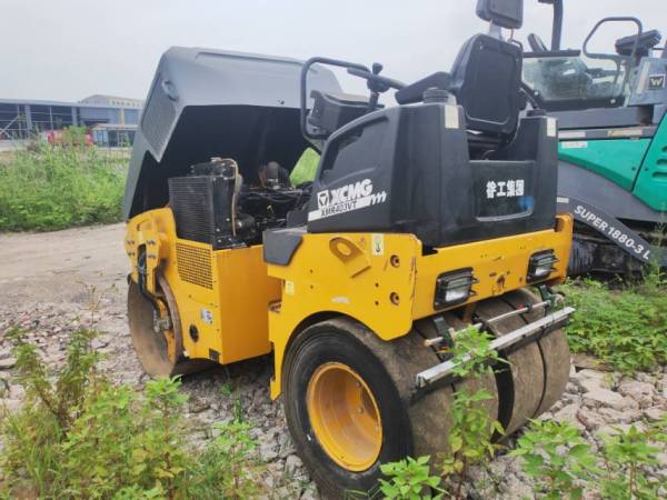 徐工XMR403VT雙鋼輪壓路機(jī)