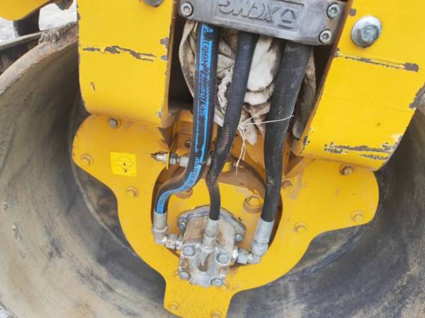 徐工XMR403VT雙鋼輪壓路機(jī)