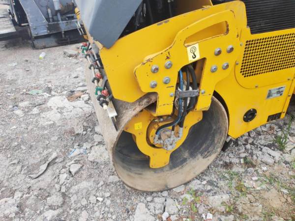 徐工XMR403VT雙鋼輪壓路機(jī)