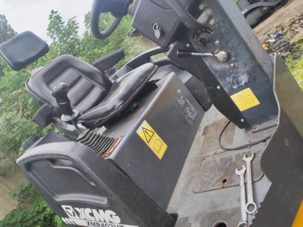 徐工XMR403VT雙鋼輪壓路機(jī)