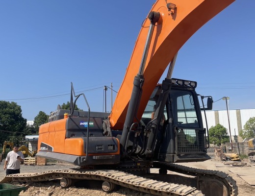 斗山DX380LC-9C履带式挖掘机