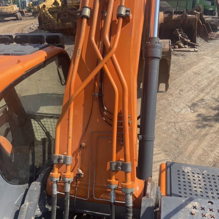 斗山DX380LC-9C履带式挖掘机