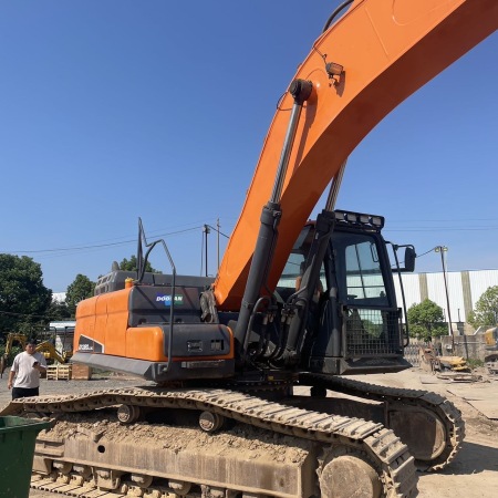 斗山DX380LC-9C履带式挖掘机