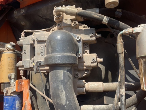 斗山DX380LC-9C履帶式挖掘機