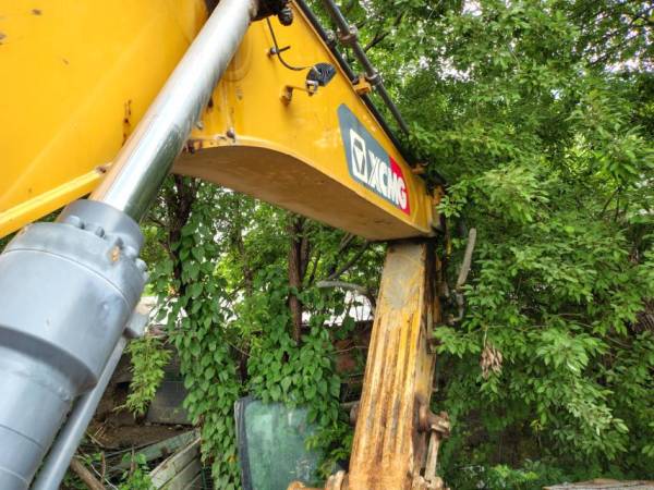 徐工XE370DK履帶式挖掘機