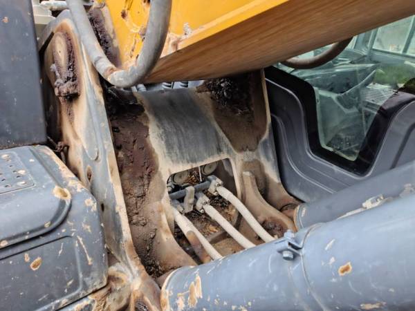 徐工XE370DK履帶式挖掘機