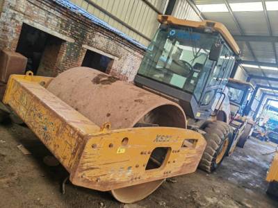 徐工XS223J單鋼輪壓路機(jī)