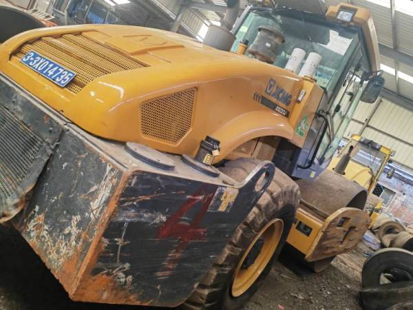 徐工XS223J單鋼輪壓路機(jī)